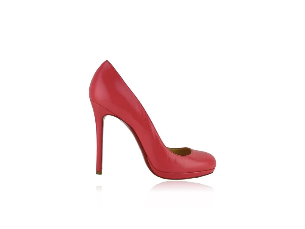 Sapato Christian Louboutin New Simple. Clique na imagem e confira mais modelos de scarpin Louboutin!