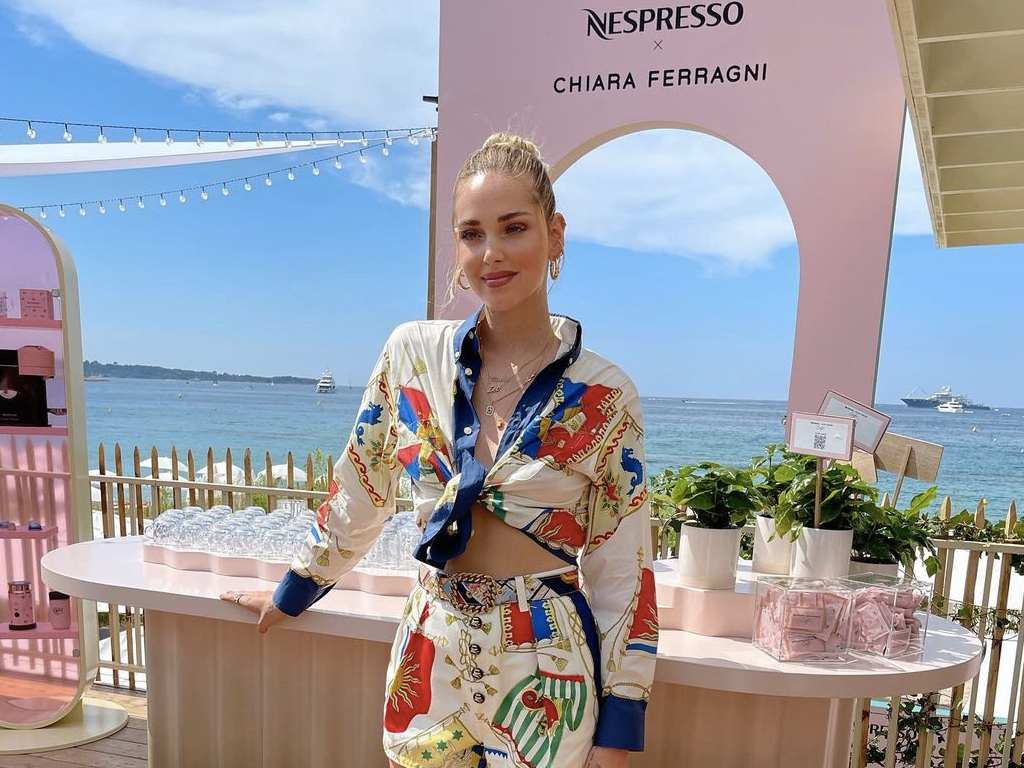Chiara em evento de sua parceria com a Nespresso. Clique na imagem e confira mais peças de sua marca! (Foto: Reprodução/Instagram @chiaraferragni).