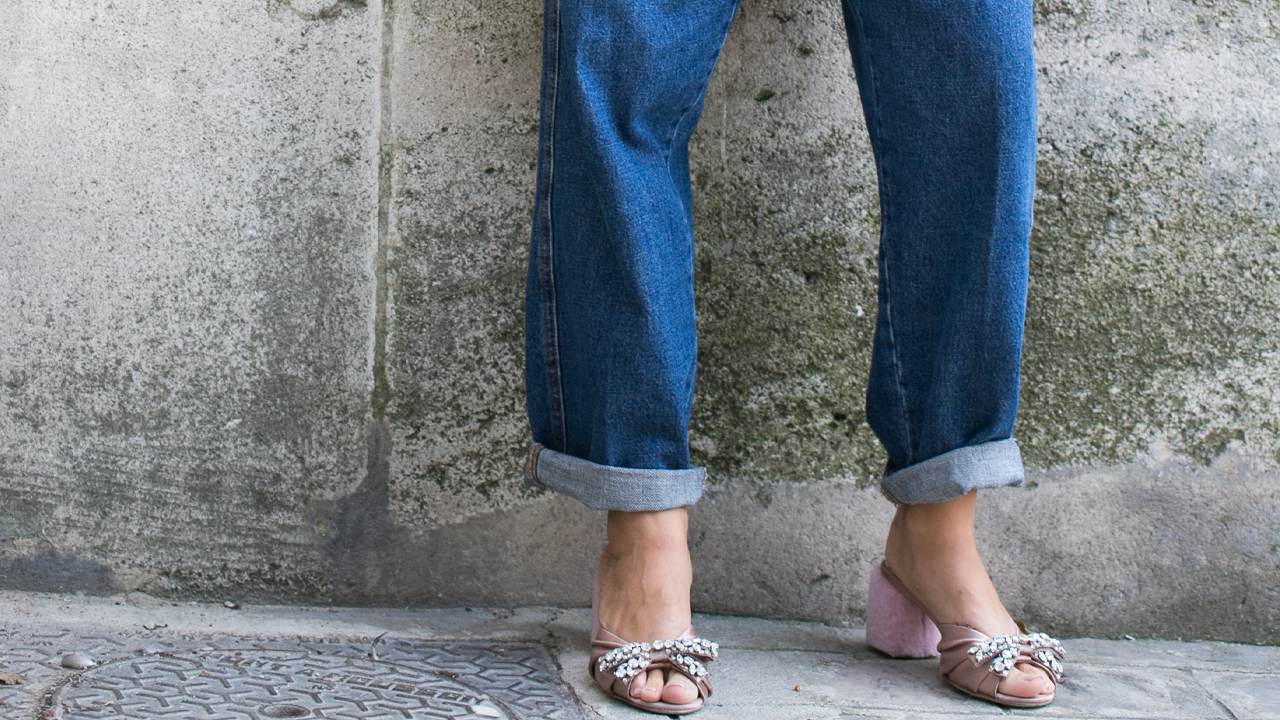 capa do post sobre combinações de calça jeans e sapato.