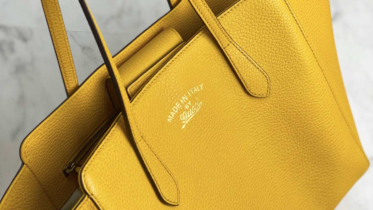 Bolsa Swing Gucci. Clique na imagem e confira peças similares!