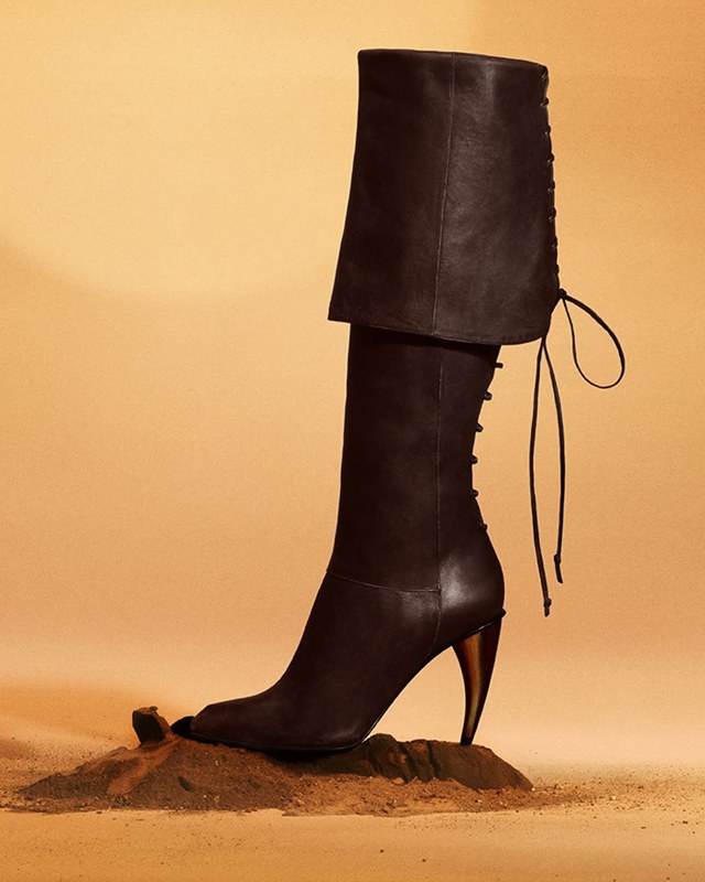 Bota Alexander McQueen. Clique na imagem e confira mais modelos da marca! (Foto: Reprodução/Instagram @alexandermcqueen)