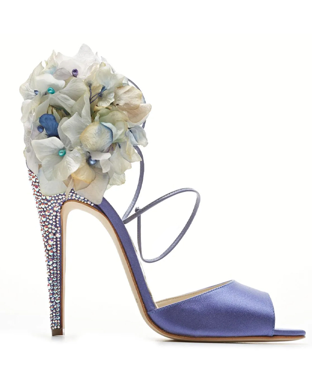 Sandália Brian Atwood. Clique na imagem e confira mais modelos da marca! (Foto: Reprodução/Glamour)