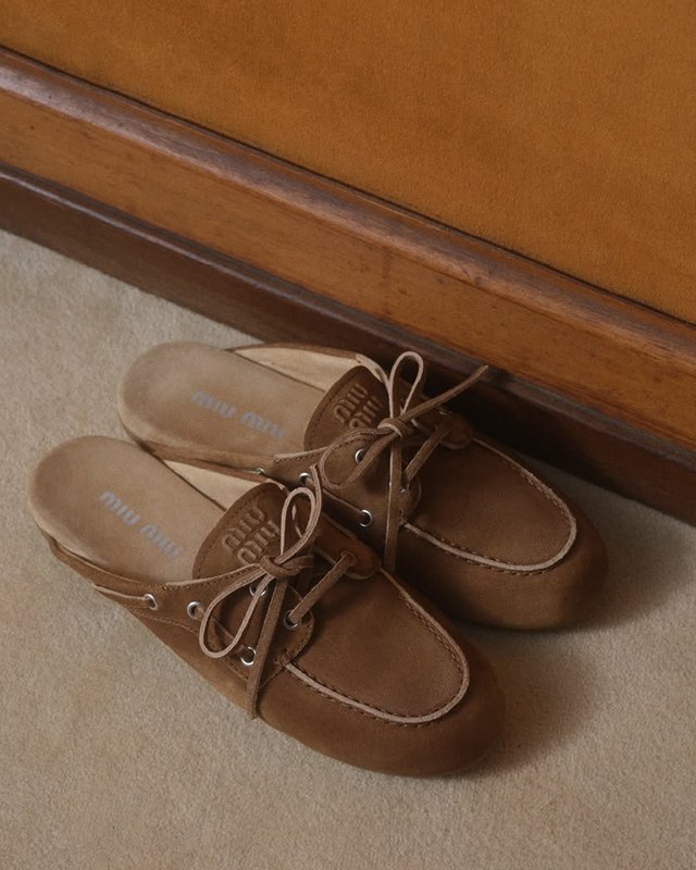 Mule Miu Miu. Clique na imagem e confira mais modelos da marca! (Foto: Reprodução/Instagram @miumiu)