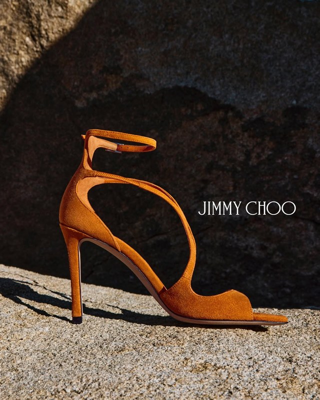 Sandália Jimmy Choo. Clique na imagem e confira mais modelos da marca! (Foto: Reprodução/Instagram @jimmychoo)