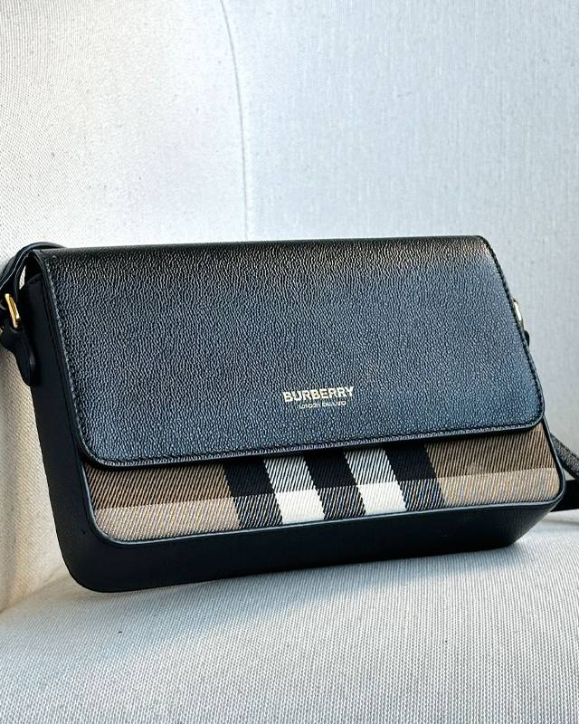 Bolsa Burberry. Clique na imagem e confira mais modelos da marca!