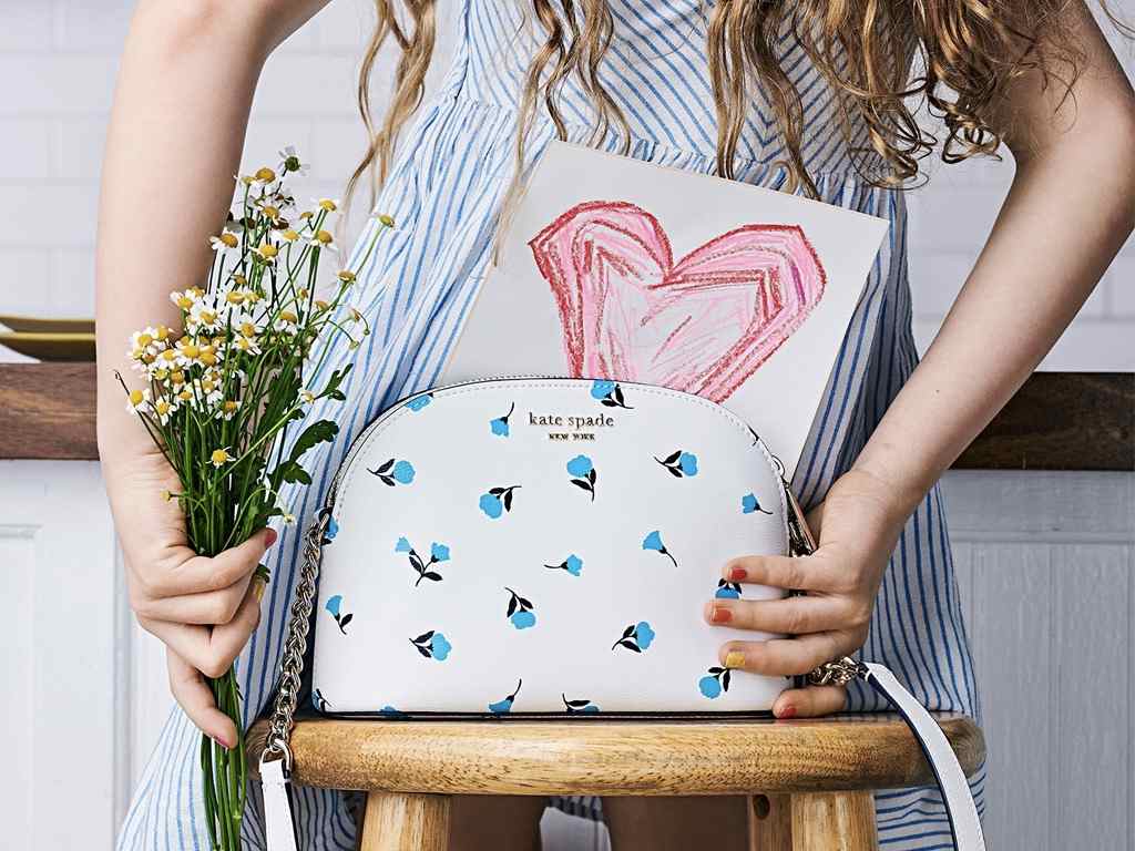Bolsa Spencer Dome Kate Spade. Clique na imagem e confira mais modelos da marca! (Foto: Reprodução/Instagram @katespadeny).