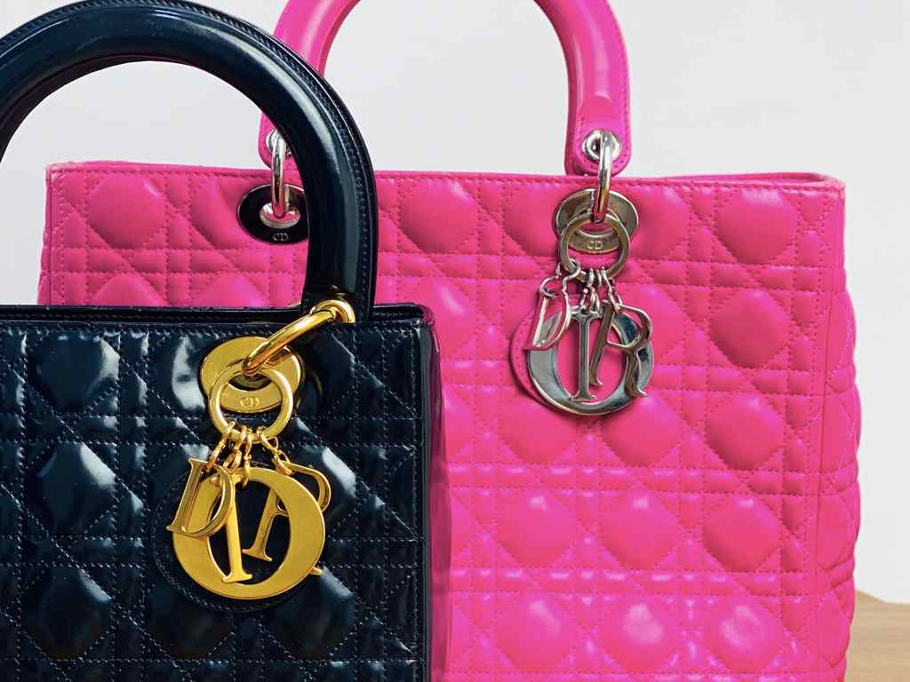 Bolsas Lady Dior. Clique na imagem e confira peças similares!