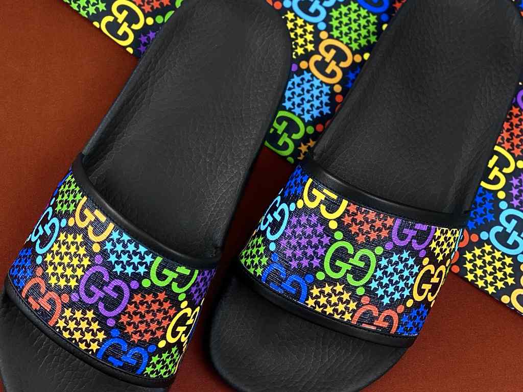 Slide Gucci. Clique na imagem e confira mais peças da marca!