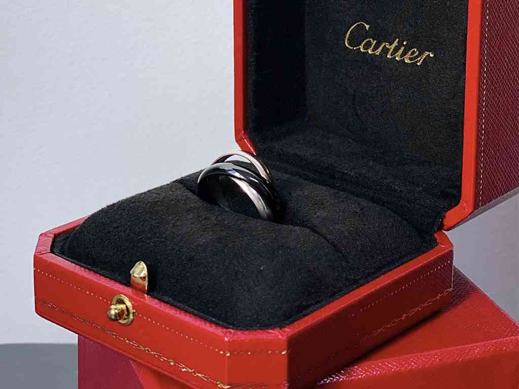 Anel Cartier. Clique na imagem e confira peças similares!