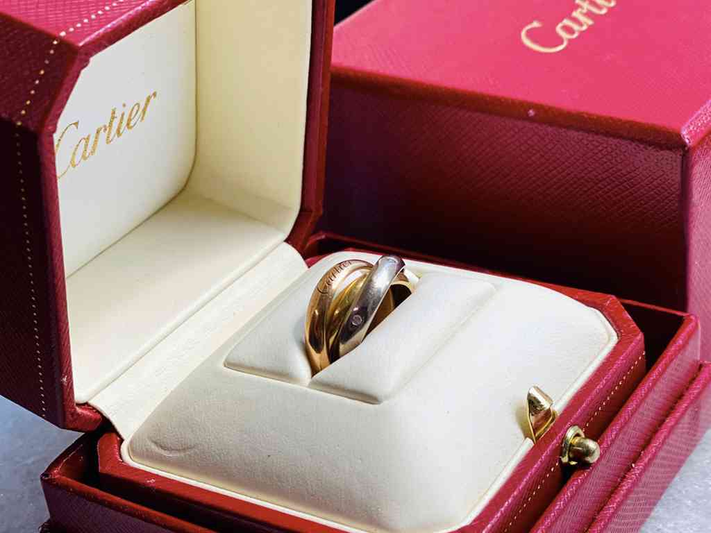Anel Cartier. Clique na imagem e confira peças similares!