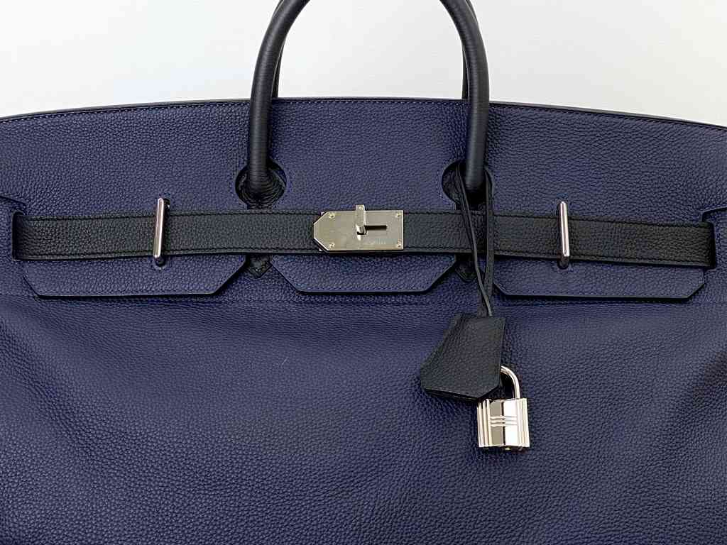 Bolsa Hermès Birkin. Clique na imagem e confira peças similares!