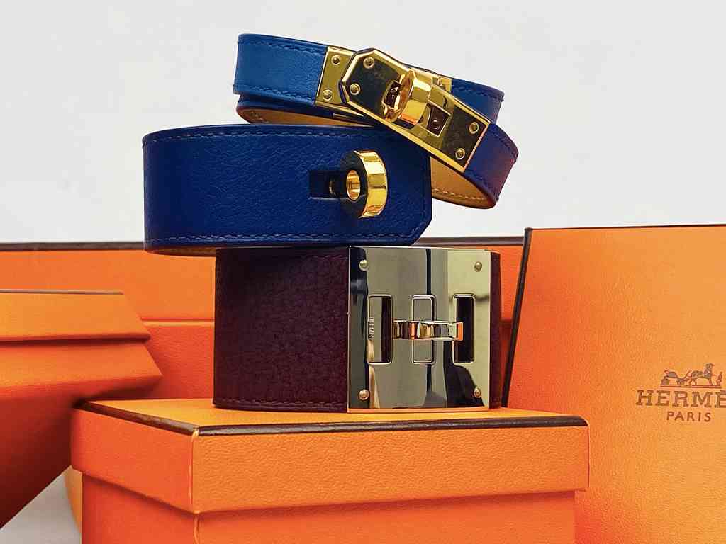 Braceletes Hermès. Clique na imagem e confira peças similares!