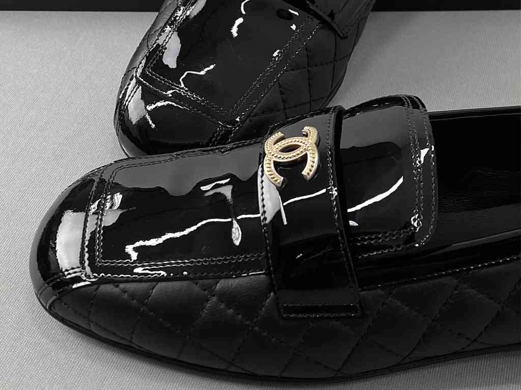 Sapato Chanel. Clique na imagem e confira peças similares!
