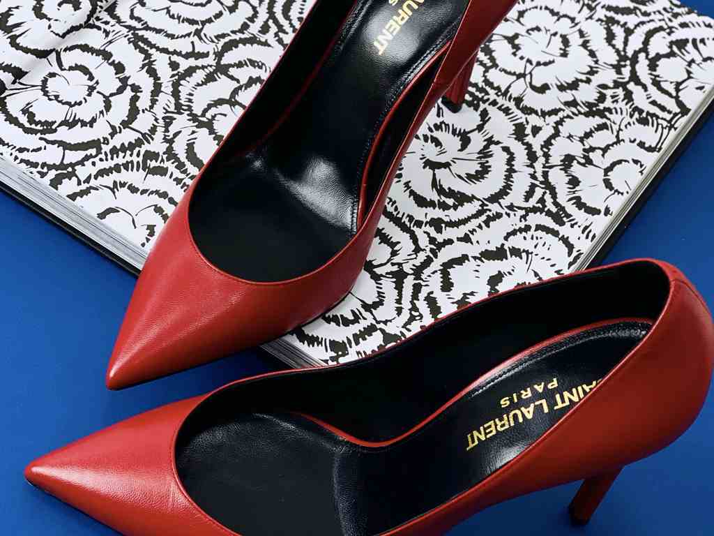 Sapato Saint Laurent. Clique na imagem e confira peças similares! 