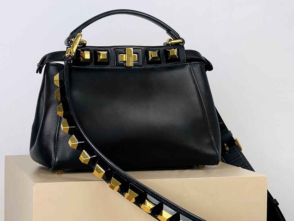 Bolsa Fendi Peekaboo. Clique na imagem e confira mais modelos da marca!
