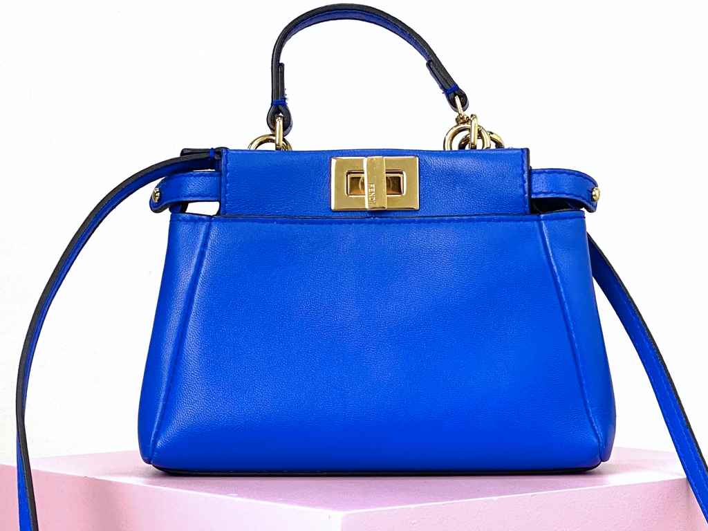 Bolsa Fendi Mini Peekaboo. Clique na imagem e confira peças similares!