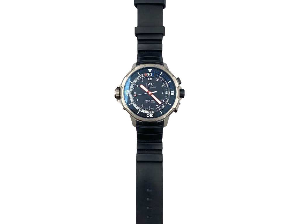 Detalhes como a largura da pulseira são alguns dos mínimos detalhes que a IWC se preocupa. Clique na imagem e confira mais modelos!