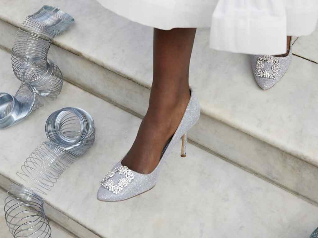 Sapato Manolo Blahnik Hangisi. Clique na imagem e confira mais modelos da marca! (Foto: Reprodução/Instagram @manoloblahnik.)