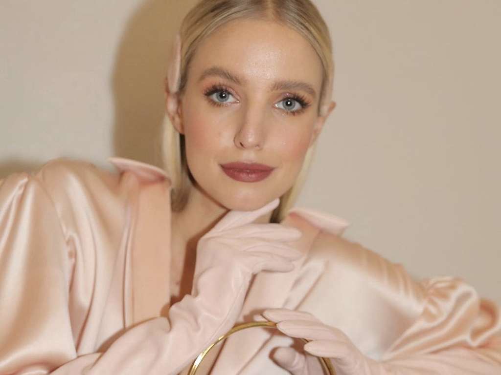 Leonie para campanha Fendi. Clique na imagem e confira peças de suas marcas favoritas! (Foto: Reprodução/Instagram @fendi).