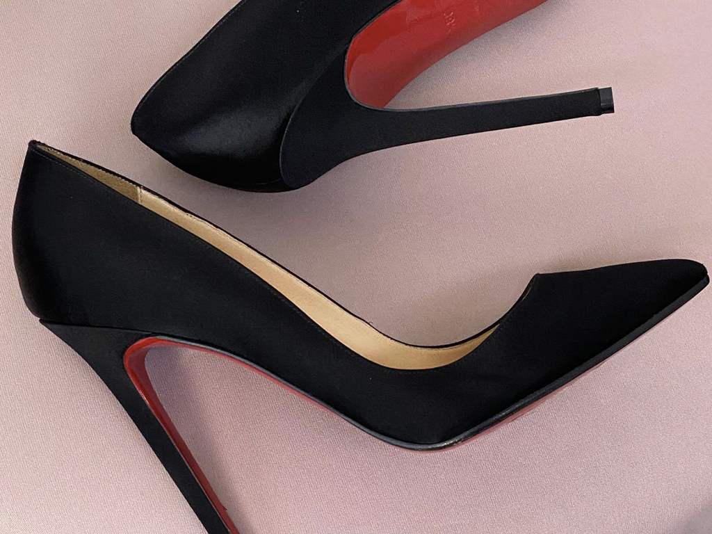 Sapato Christian Louboutin. Clique na imagem e confira mais opções de presente!