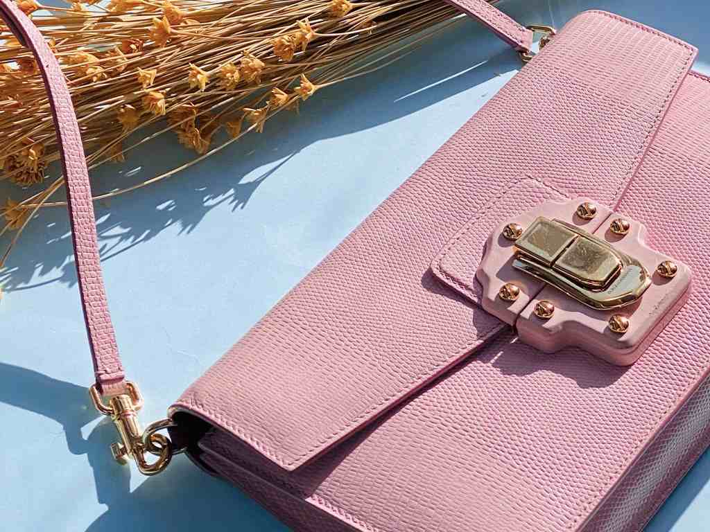 Clique na imagem e confira uma coleção das Top 10 Marcas de Bolsas mais vendidas!