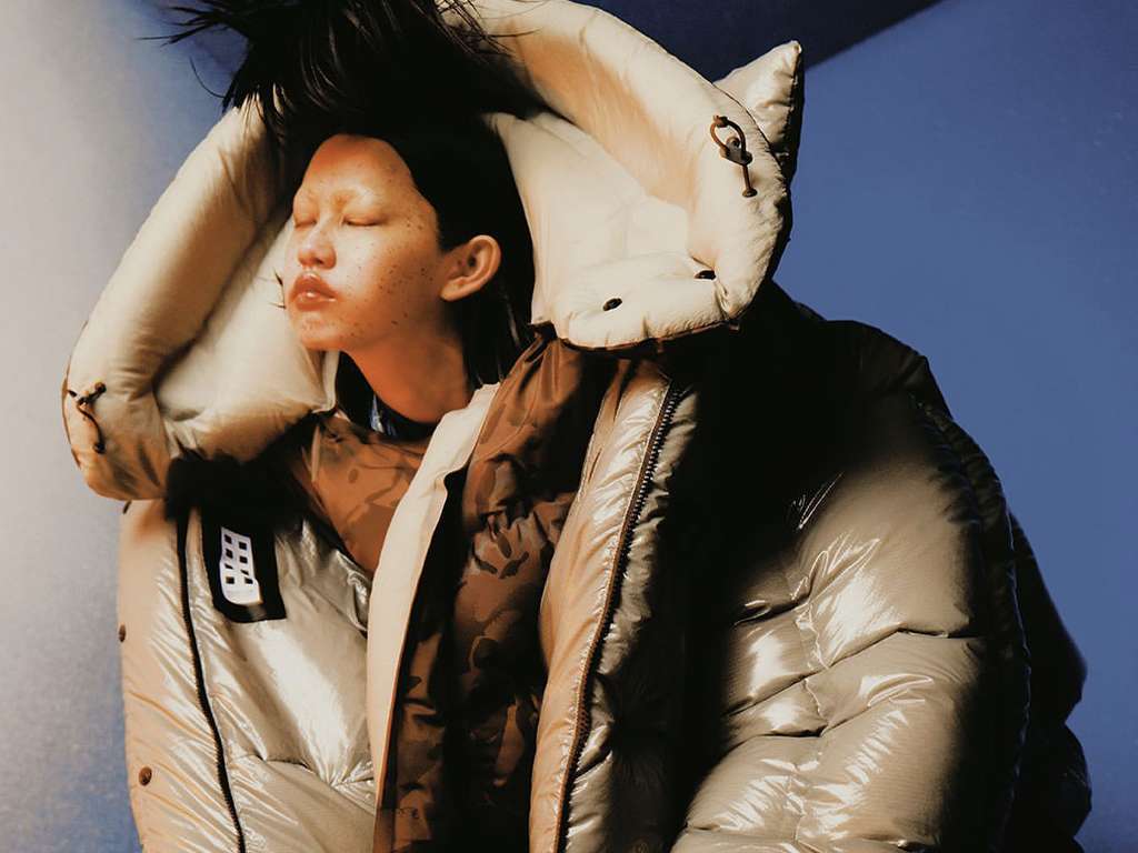 Casaco da collab Moncler x DingYun Zhang. Clique na imagem e confiram mais peças da marca italiana! (Foto: Reprodução/Instagram @dingyun_zhang)