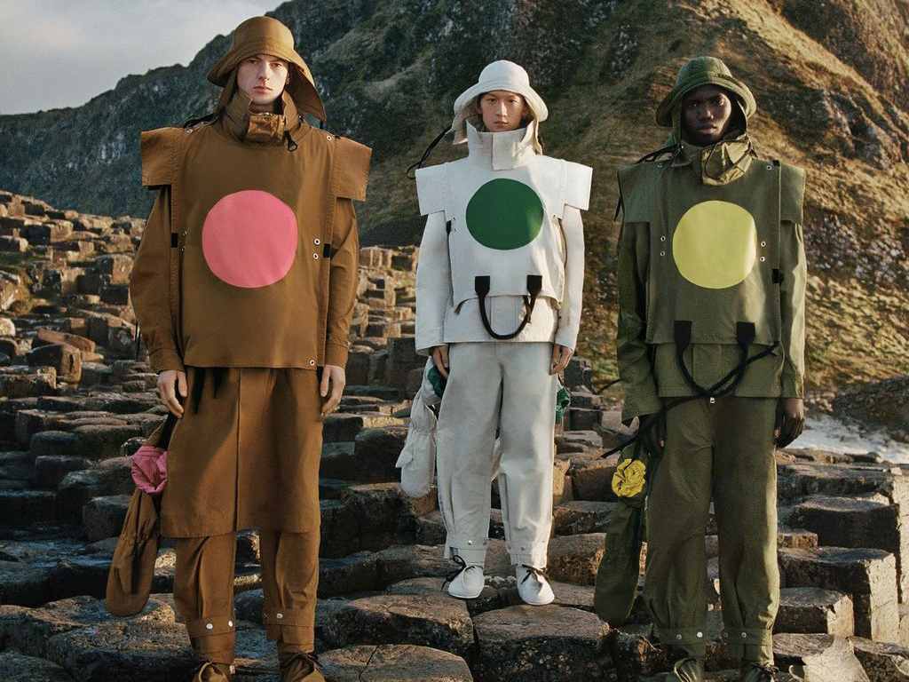 Collab Moncler x Craig Green feita com materiais com menos impacto ambiental. Clique na imagem e confira mais peças da marca!
