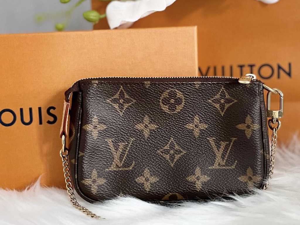 Bolsa LV Pochette Accessories. Clique na imagem e confira mais modelos da marca! (Foto: Reprodução/Instagram @bagloverpassion)