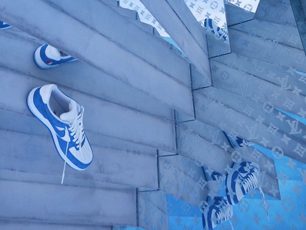 Detalhe da exposição Nike x Louis Vuitton. (Foto: Reprodução/Instagram @louisvuitton)