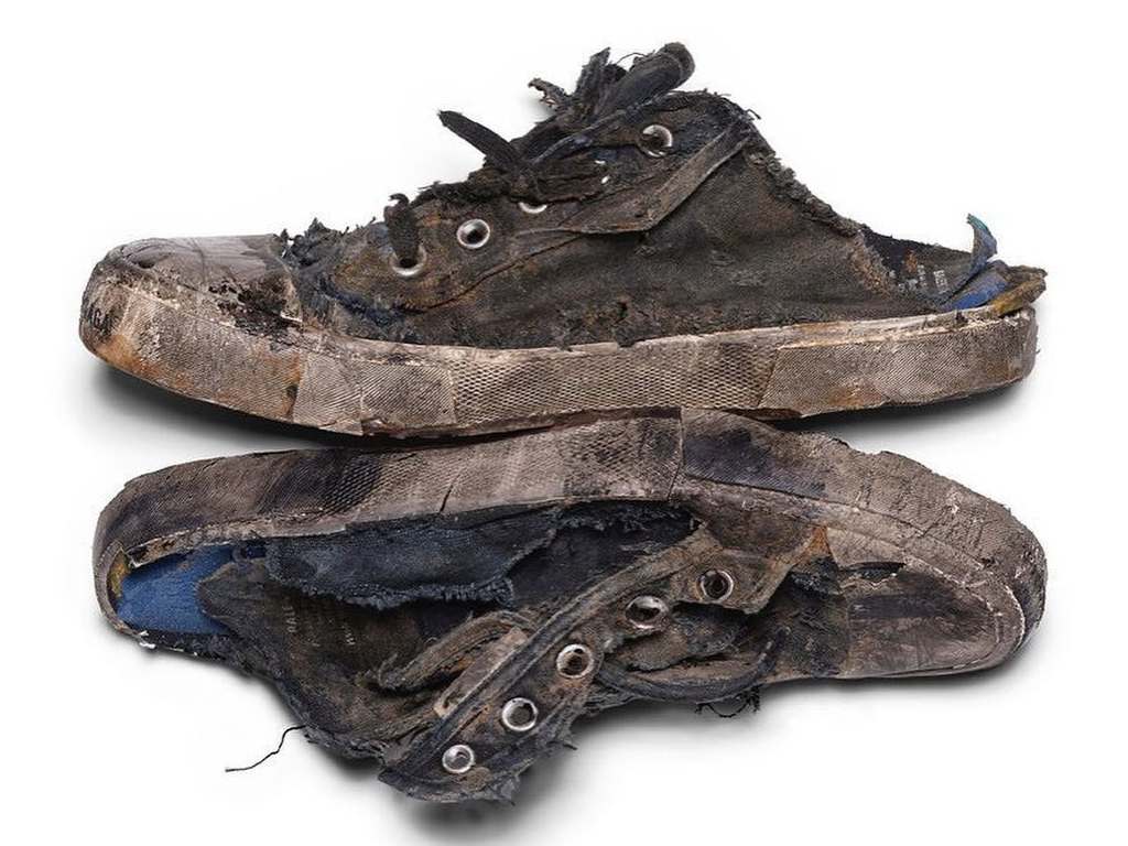O Paris Sneaker mule. Clique na imagem e confira criações Balenciaga! (Foto: Reprodução/Instagram @voguebrasil)
