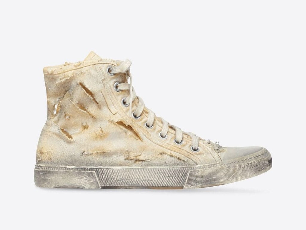 O Paris Sneaker de cano alto. Clique na imagem e confira criações Balenciaga! (Foto: Reprodução/Instagram @voguebrasil)