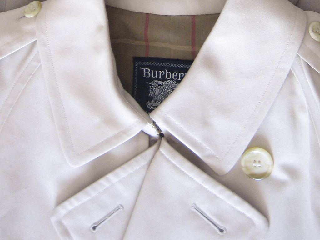 Trench Coat Burberry. Clique na imagem e confira mais opções de presente para sua namorada!