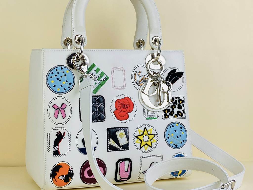 Bolsa Lady Dior de Christian Dior. Clique na imagem e confira mais modelos de bolsa!