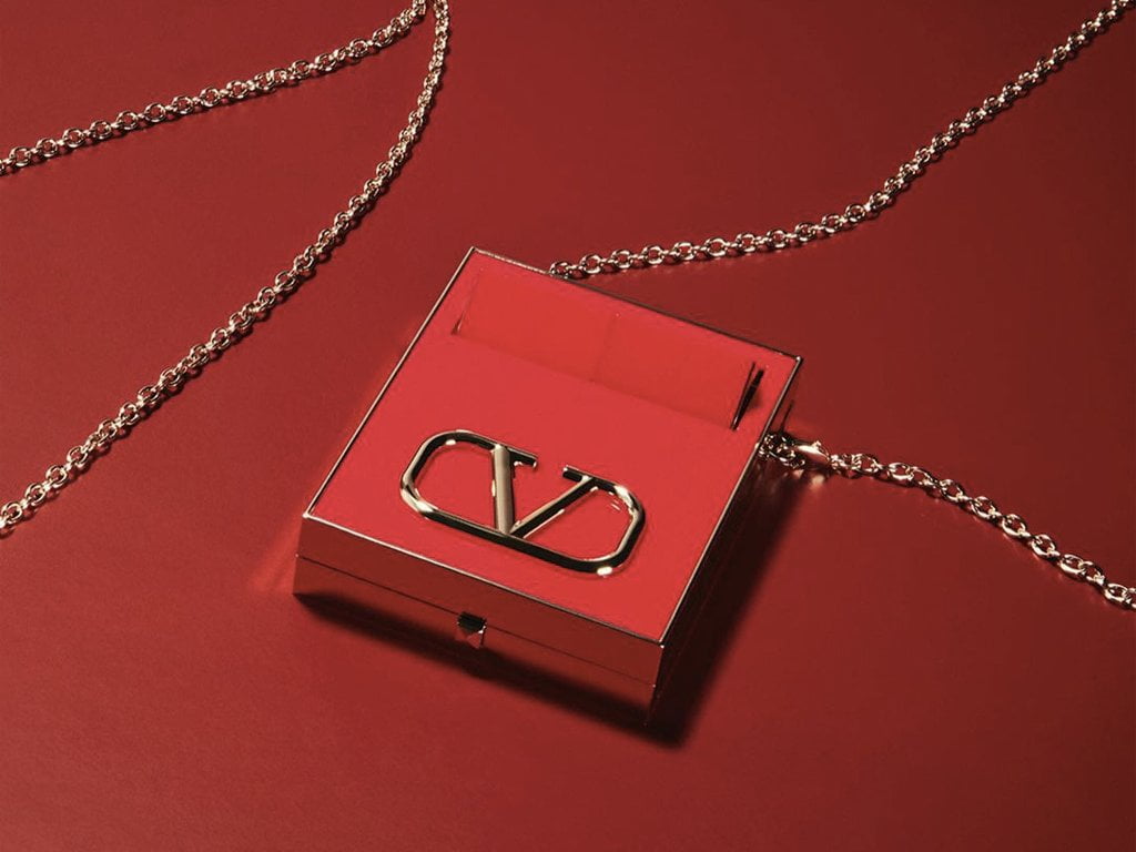 O vermelho é a marca registrada da Valentino. Clique na imagem e confira mais criações da marca! (Foto: Reprodução/Instagram @maisonvalentino)