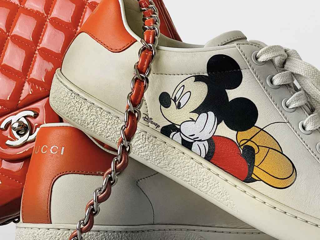 Em lojas secondhand você pode encontrar peças que não são mais comercializadas ou que fizeram parte de colaborações limitadas!
