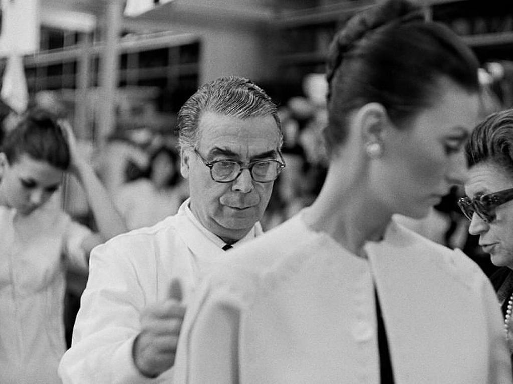 Além de estilista, Balenciaga também foi professor de moda e inspirou diversos outros grandes estilistas. Clique na imagem e confira mais criações da Balenciaga! (Foto: Reprodução/Instagram @cristobalbalenciagamuseoa)