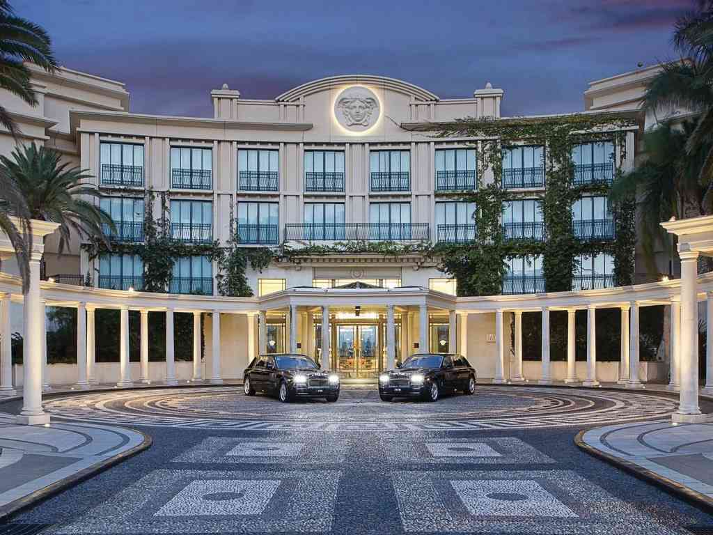 Palazzo Versace na Austrália. Clique na imagem e confira criações da marca! (Foto: Reprodução/Instagram @palazzoversace)