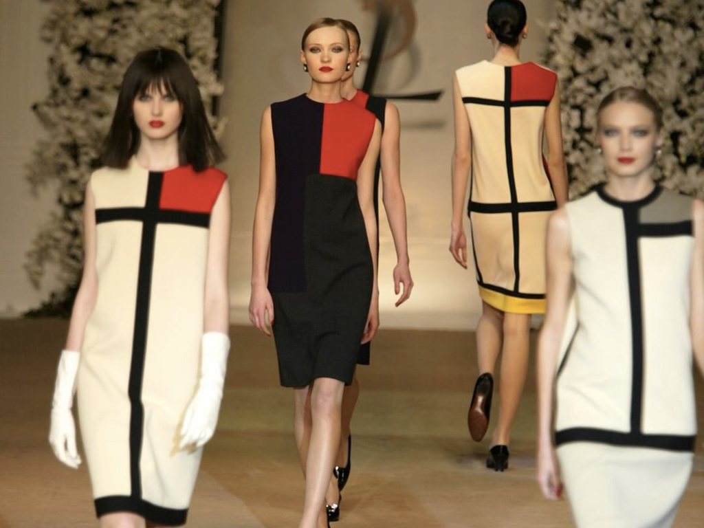 O icônico vestido Mondrian de YSL. Clique na imagem e confira criações da marca! (Foto: Reprodução/Instagram @museeyslparis)
