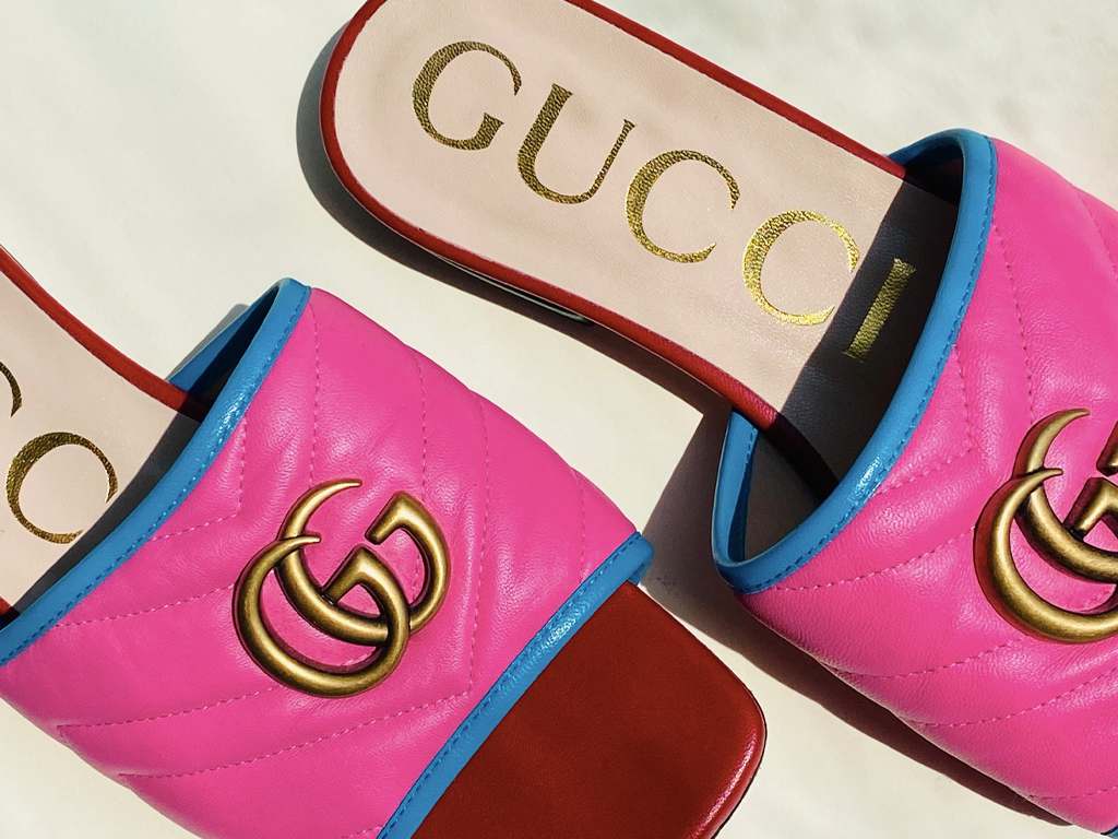 Rasteiras Gucci. Clique na imagem e confira criações da marca!
