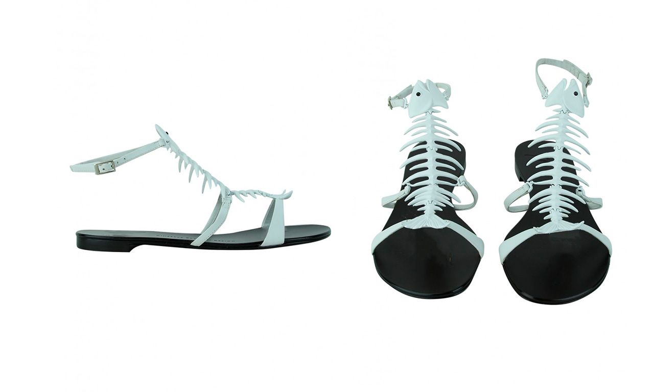 Montagem com duas imagens da Rasteira Giuseppe Zanotti Fishbone Couro Branco.