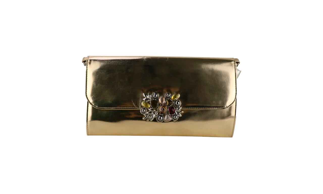 Foto da Clutch Christian Dior Dourada Metalizada.