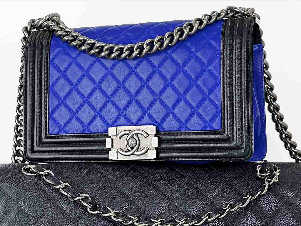 Bolsa Chanel Boy. Clique na imagem e confira mais modelos de bolsas no Black Month!