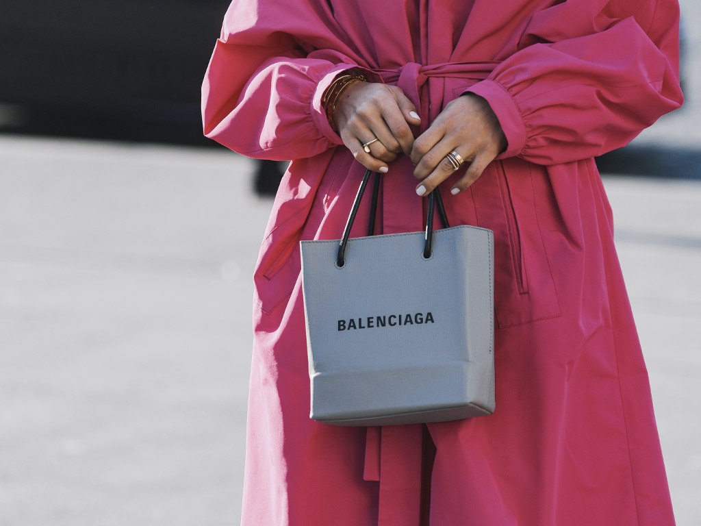 capa do post sobre a campanha publicitárias balenciaga x adidas