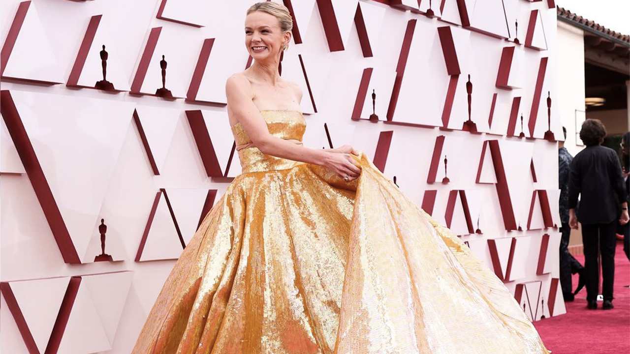 Atriz Carey Mulligan no tapete vermelho do Oscar de 2021. (Foto: Reprodução/Instagram @theacademy)