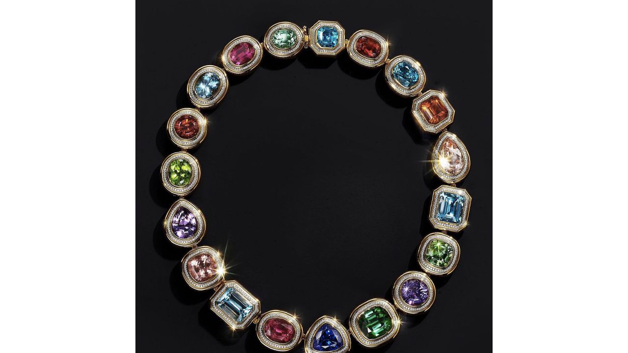 A Tiffany & Co foi a responsável por introduzir diversas pedras preciosas coloridas ao mundo que anteriormente eram desconhecidas. Clique na imagem e confira criações da marca! (Foto: Reprodução/Instagram @tiffanyandco)