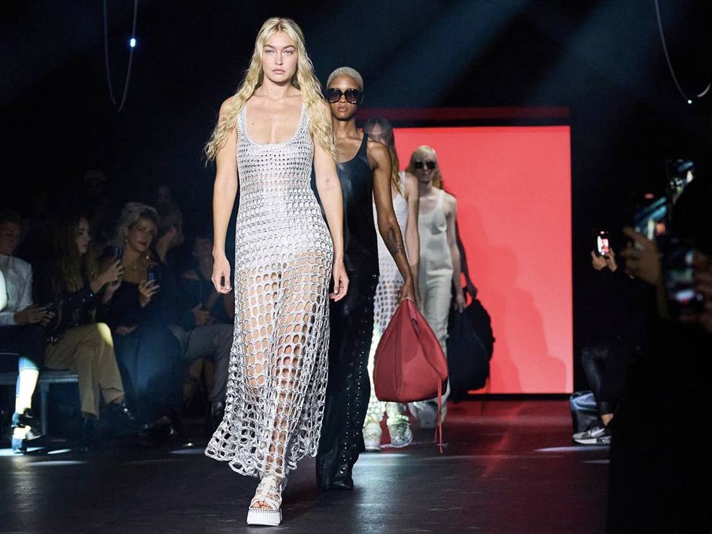 A fundadora da Chloé foi a responsável pela criação do termo e conceito de "Prêt-à-Porter". Clique na imagem e confira criações da marca! (Foto: Reprodução/Instagram @chloe)