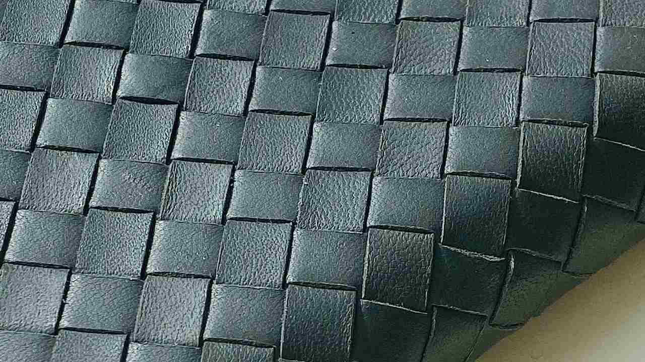 O intrecciato foi o responsável pela popularização da marca. Clique na imagem e confira criações da Bottega Veneta!
