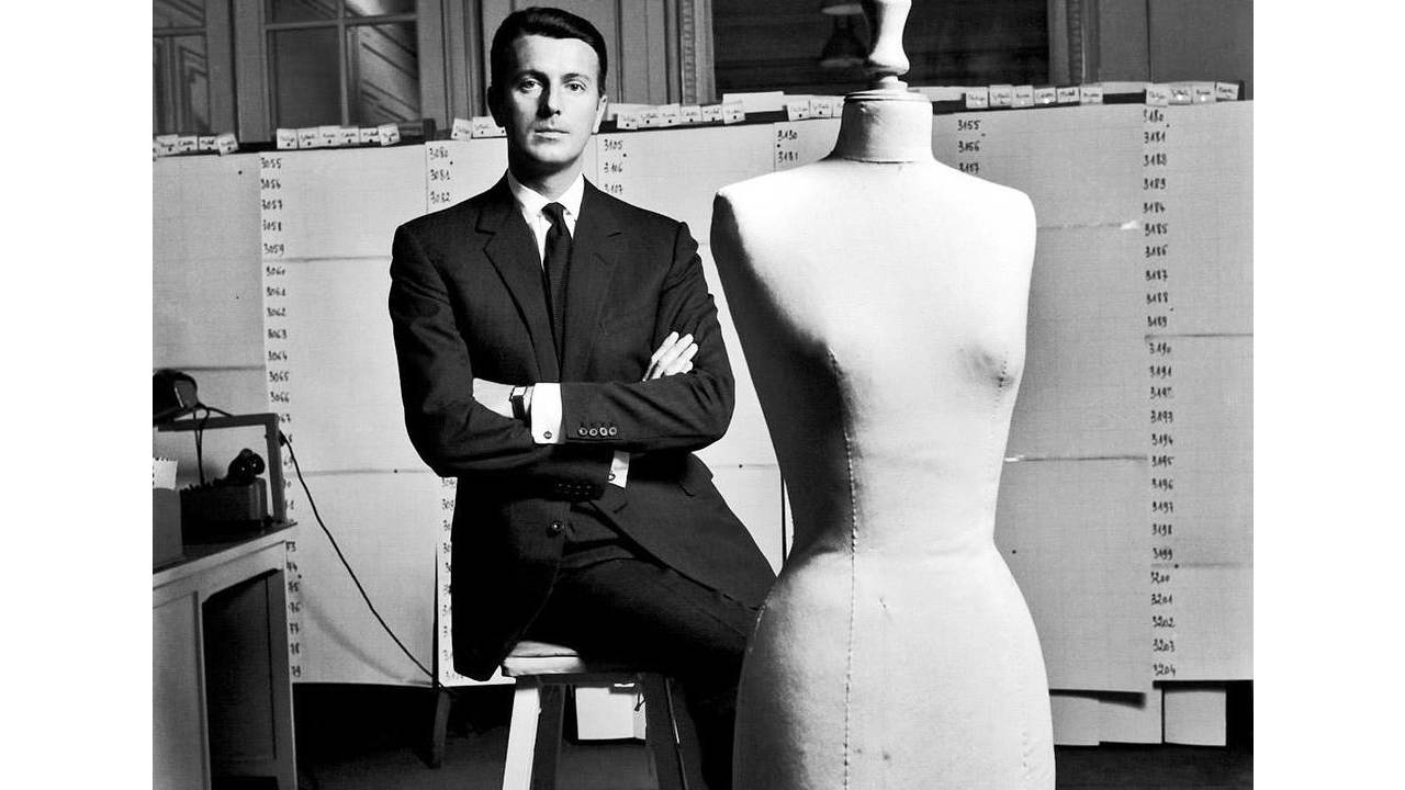 Hubert de Givenchy. Clique na imagem e confira criações da marca! (Foto: Reprodução/Instagram @atelierprk)