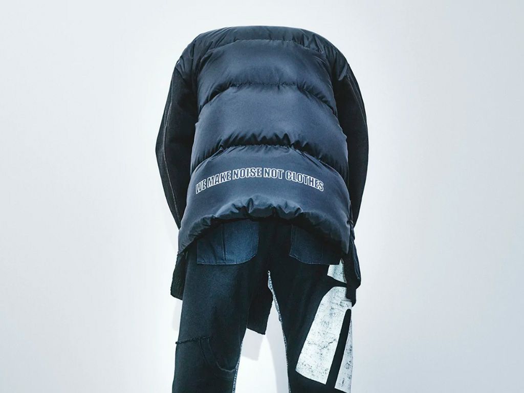 Imagem da campanha da parceria entre as marcas Undercover e Levi's.