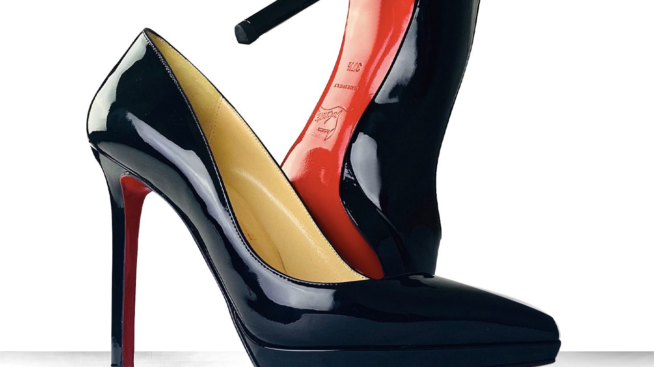 Sapato Christian Louboutin. Clique na imagem e confira mais opções de presente!